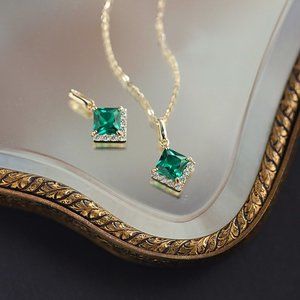 14k Gold Princess Cut Malachite Necklace, Wedding Necklace, Green Pendant Gift
